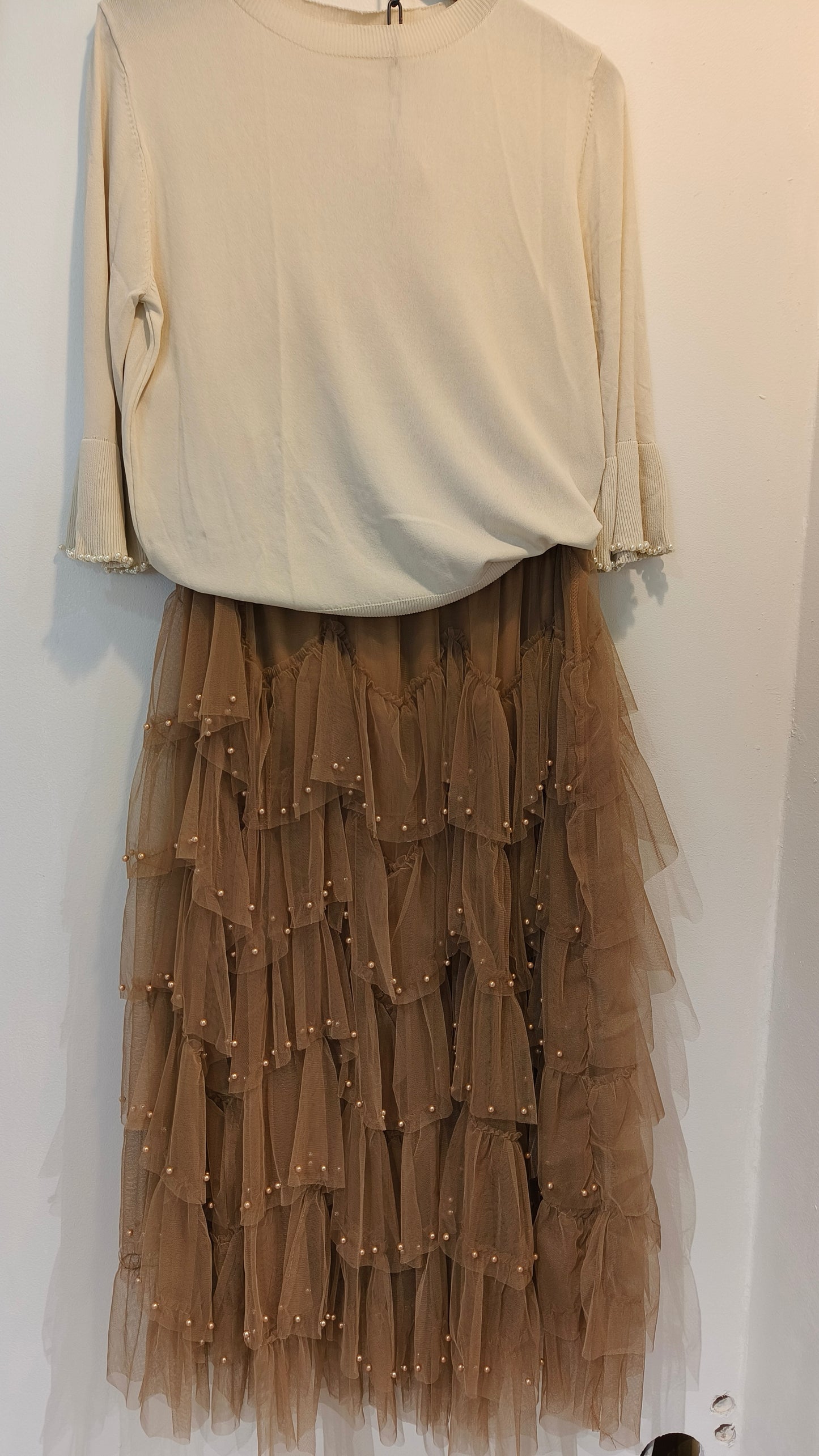 Neule Helmi beige-Neuleet/Neuletakit-Peura Collection-Lahja ja sisustus Pussukka Katariina Home Oy