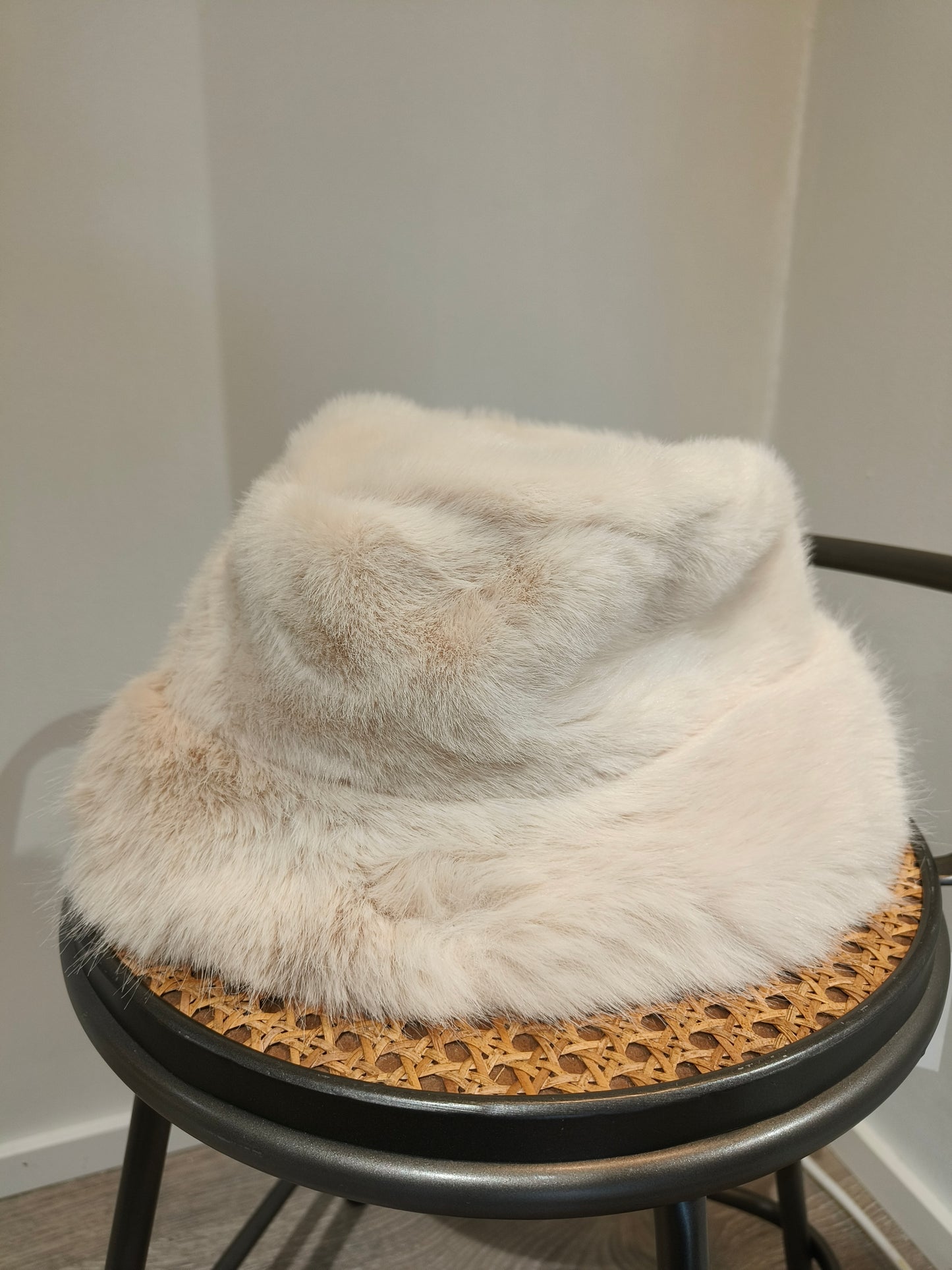 Tekoturkishattu luonnonvalkoinen-Pipot/huivit/sukat-Marc Lauge-Lahja ja sisustus Pussukka Katariina Home Oy