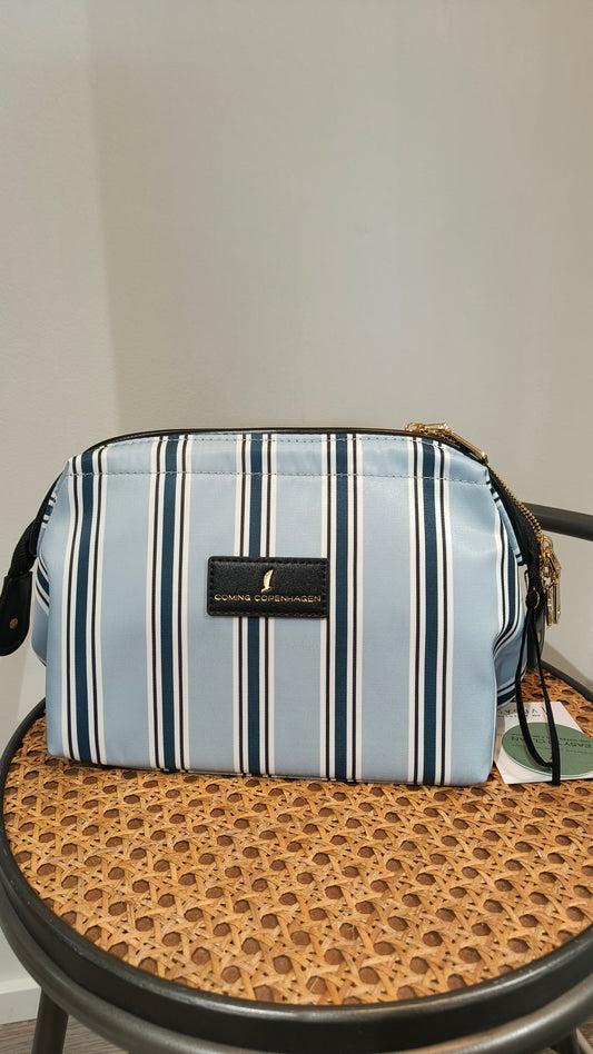 Toilettipussukka sini/valkoraidallinen-Toiletti/meikkipussit-Katariinahome.fi - tyyliä elämääsi-Lahja ja sisustus Pussukka Katariina Home Oy