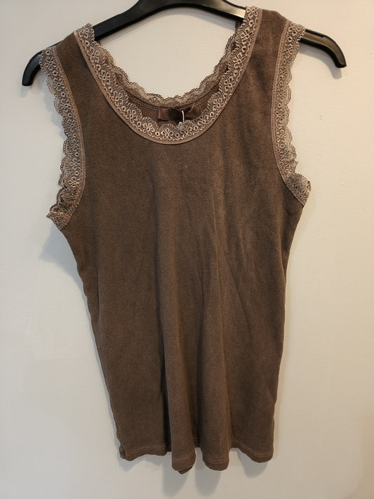 Ribbitoppi Lace suklaa-T-Paidat-Marc Lauge-Lahja ja sisustus Pussukka Katariina Home Oy