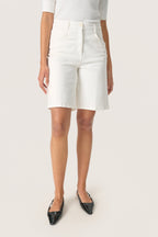 Shortsit Selino luonnonvalkoinen-Shortsit/Trikoot-Soaked in Luxury-Lahja ja sisustus Pussukka Katariina Home Oy