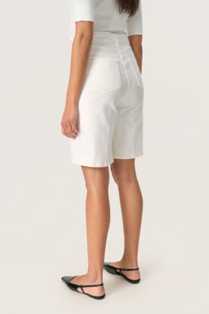 Shortsit Selino luonnonvalkoinen-Shortsit/Trikoot-Soaked in Luxury-Lahja ja sisustus Pussukka Katariina Home Oy