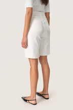 Shortsit Selino luonnonvalkoinen-Shortsit/Trikoot-Soaked in Luxury-Lahja ja sisustus Pussukka Katariina Home Oy