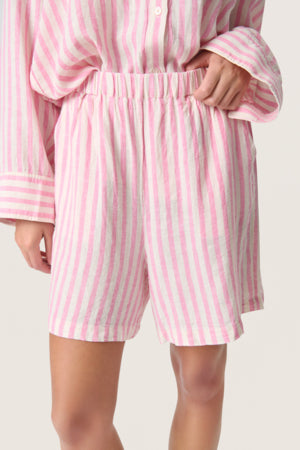 Shortsit Beliro pinkki/valkoraidallinen-Shortsit/Trikoot-Soaked in Luxury-Lahja ja sisustus Pussukka Katariina Home Oy
