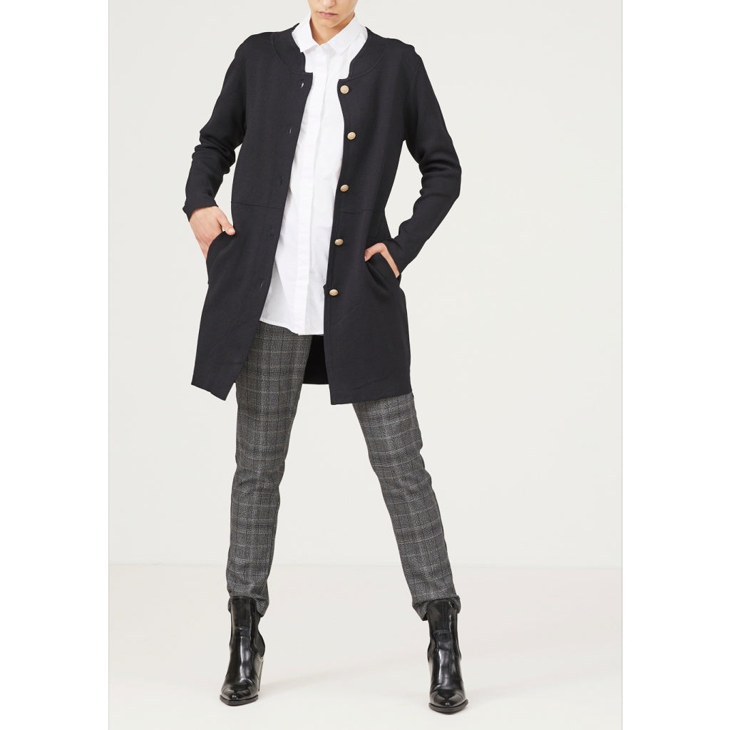 Neuletakki Jena musta-Neuleet/Neuletakit-Isay-Lahja ja sisustus Pussukka Katariina Home Oy