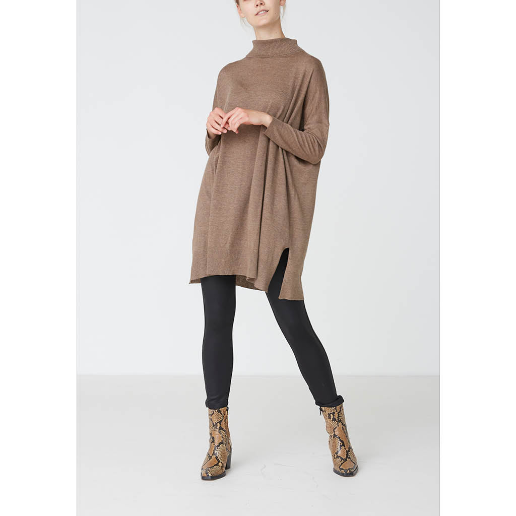 Tekonahka Leggins Helena musta-Shortsit/Trikoot-Isay-Lahja ja sisustus Pussukka Katariina Home Oy