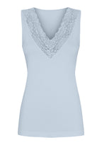 Toppi Nilla v-pääntie eri värejä-Shirts & Tops-Isay-Lahja ja sisustus Pussukka Katariina Home Oy