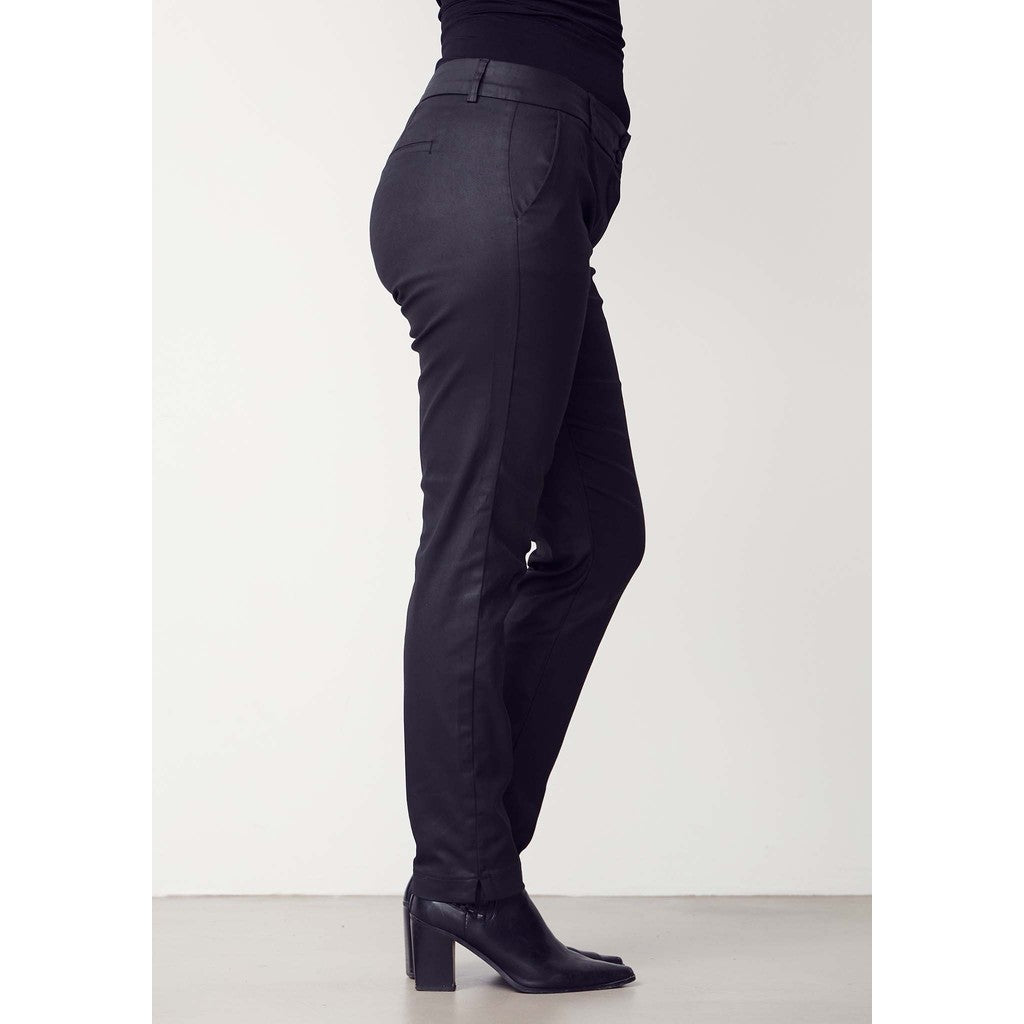 Koutattu housu Isay musta-Housut/Farkut-Isay-Lahja ja sisustus Pussukka Katariina Home Oy