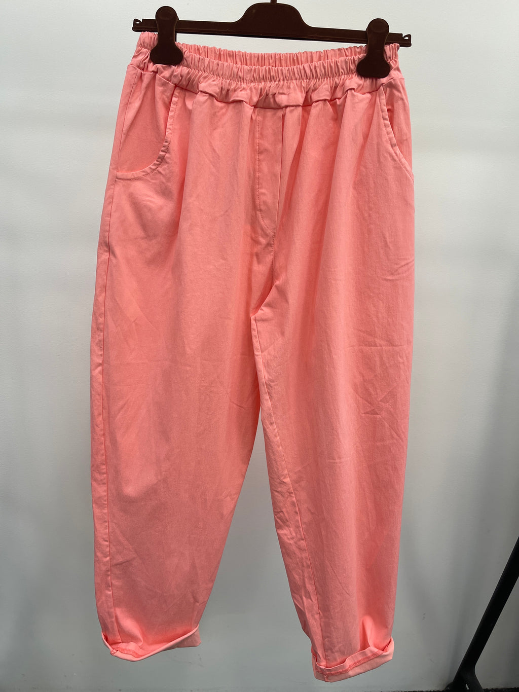 Housut Raffaella koralli-Housut/Farkut-Marta du Chateau-Lahja ja sisustus Pussukka Katariina Home Oy