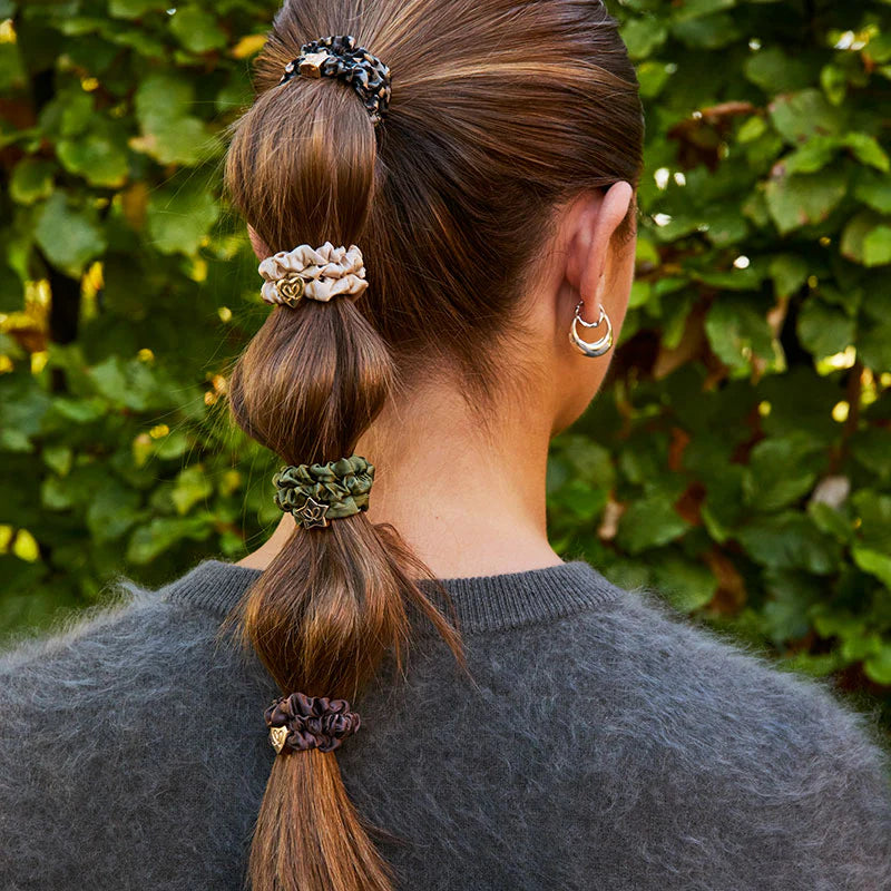 Pompula Gold Heart Silk Scrunchie beige byEloise
