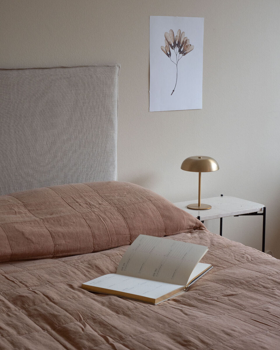 Päiväpeitto Tyyni luonnonvalkoinen-Päiväpeitot-Piironki-Lahja ja sisustus Pussukka Katariina Home Oy