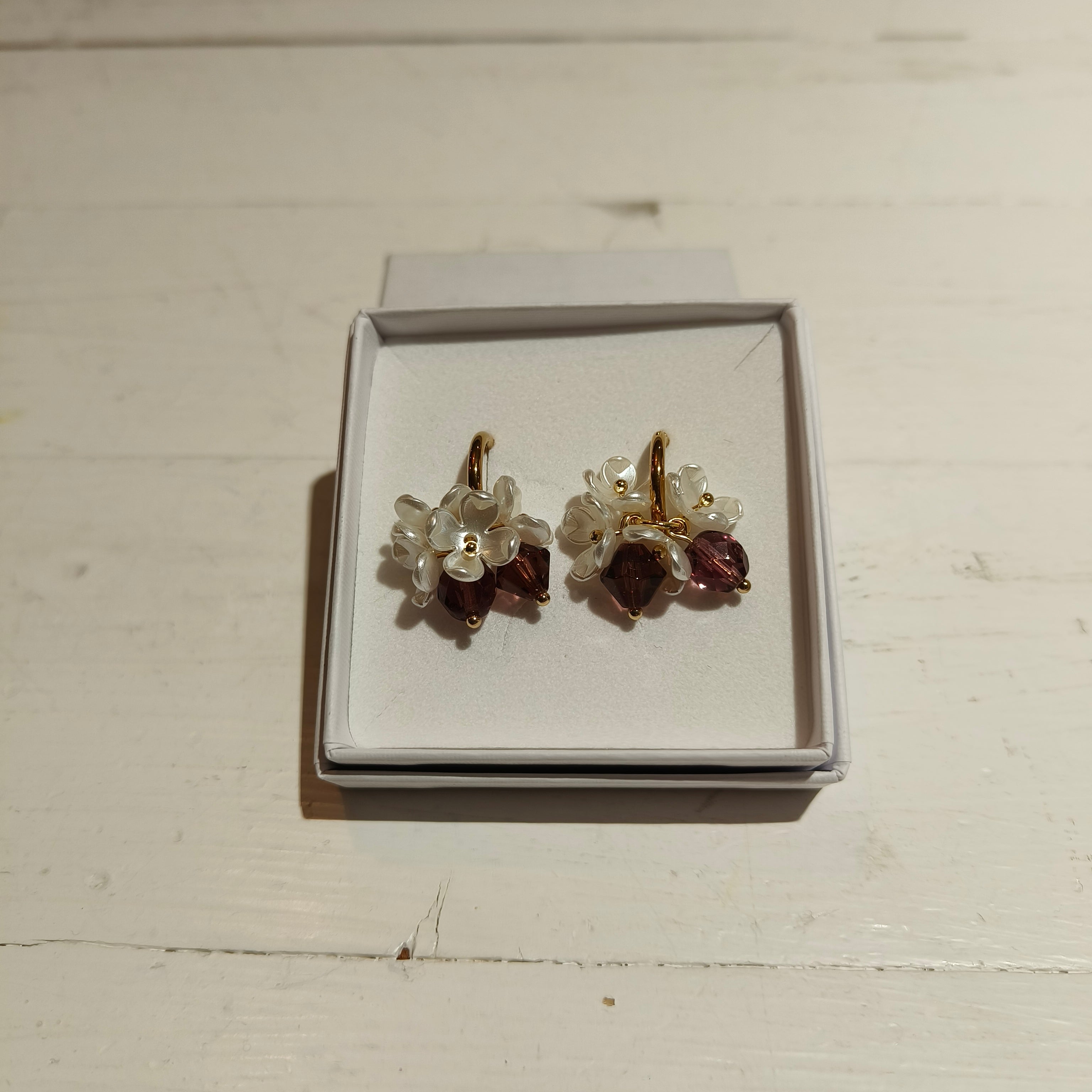 Korvakorut Pompom eri värejä Mimo Design-Korut-Mimo Design-Lahja ja sisustus Pussukka Katariina Home Oy