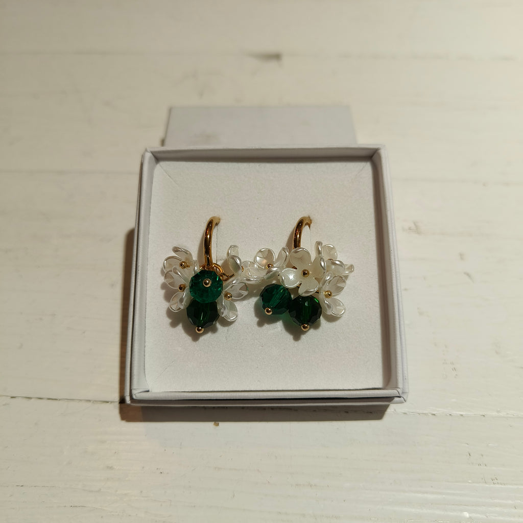 Korvakorut Pompom eri värejä Mimo Design-Korut-Mimo Design-Lahja ja sisustus Pussukka Katariina Home Oy