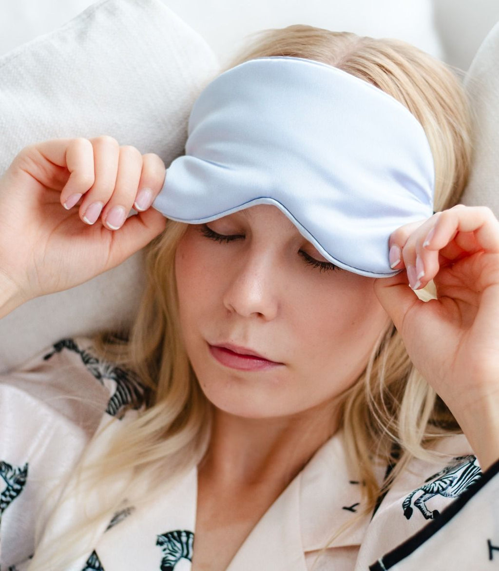 Unimaski vaaleansininen-Pipot/huivit/sukat-Amanda B-Lahja ja sisustus Pussukka Katariina Home Oy