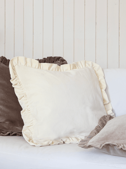 Samettityynynpäällinen Frilla eri värejä-Tyynynpäällinen-Classic Collection-Lahja ja sisustus Pussukka Katariina Home Oy