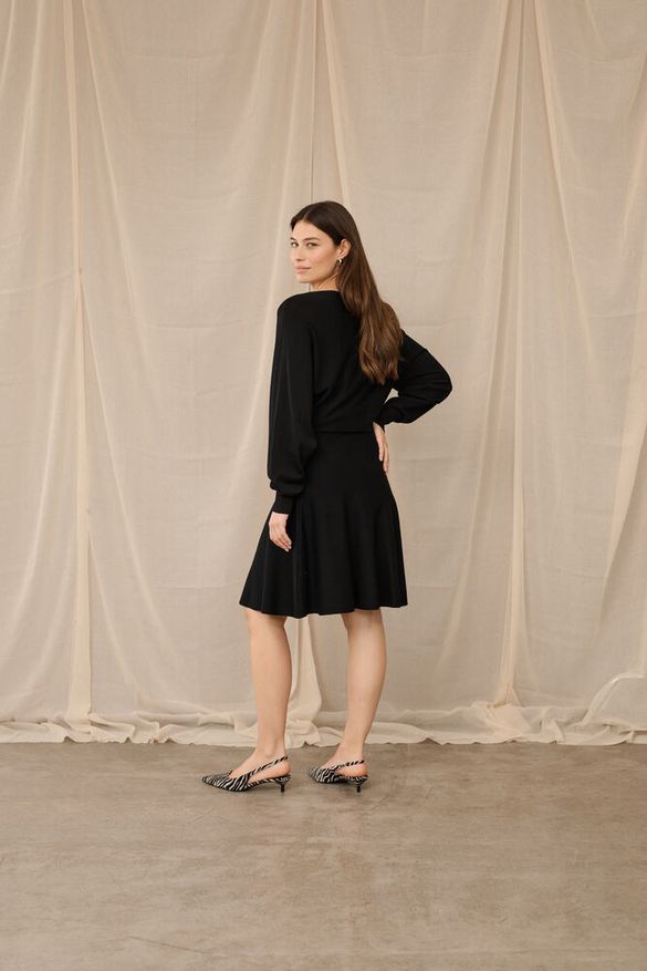 Neulehame Annemari eri värejä-Mekot/Hameet-Culture-Lahja ja sisustus Pussukka Katariina Home Oy