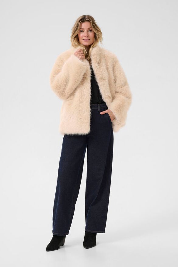 Tekoturkis Frimia beige-Takit/Jakut-Cream Clothing-Lahja ja sisustus Pussukka Katariina Home Oy