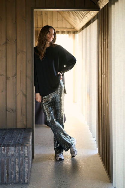 Collegepusero Annika musta-Puserot-Kaffe-Lahja ja sisustus Pussukka Katariina Home Oy