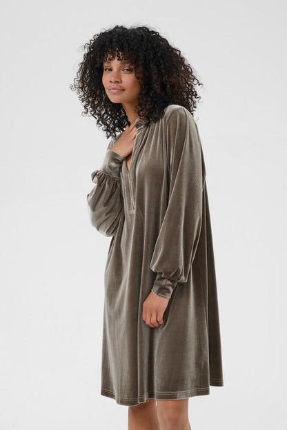 Samettimekko Flounce harmaanvihreä-Mekot/Hameet-Kaffe-Lahja ja sisustus Pussukka Katariina Home Oy