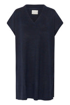 Poncho Anetta tummansininen-Neuleet/Neuletakit-Kaffe-Lahja ja sisustus Pussukka Katariina Home Oy