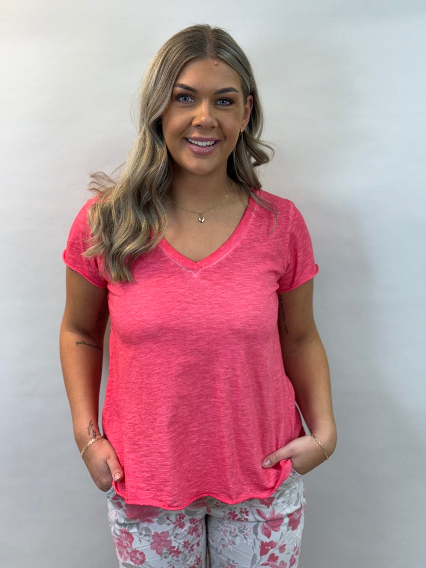 T-Paita Tuva eri värejä-T-Paidat-Katariinahome.fi - tyyliä elämääsi-Lahja ja sisustus Pussukka Katariina Home Oy