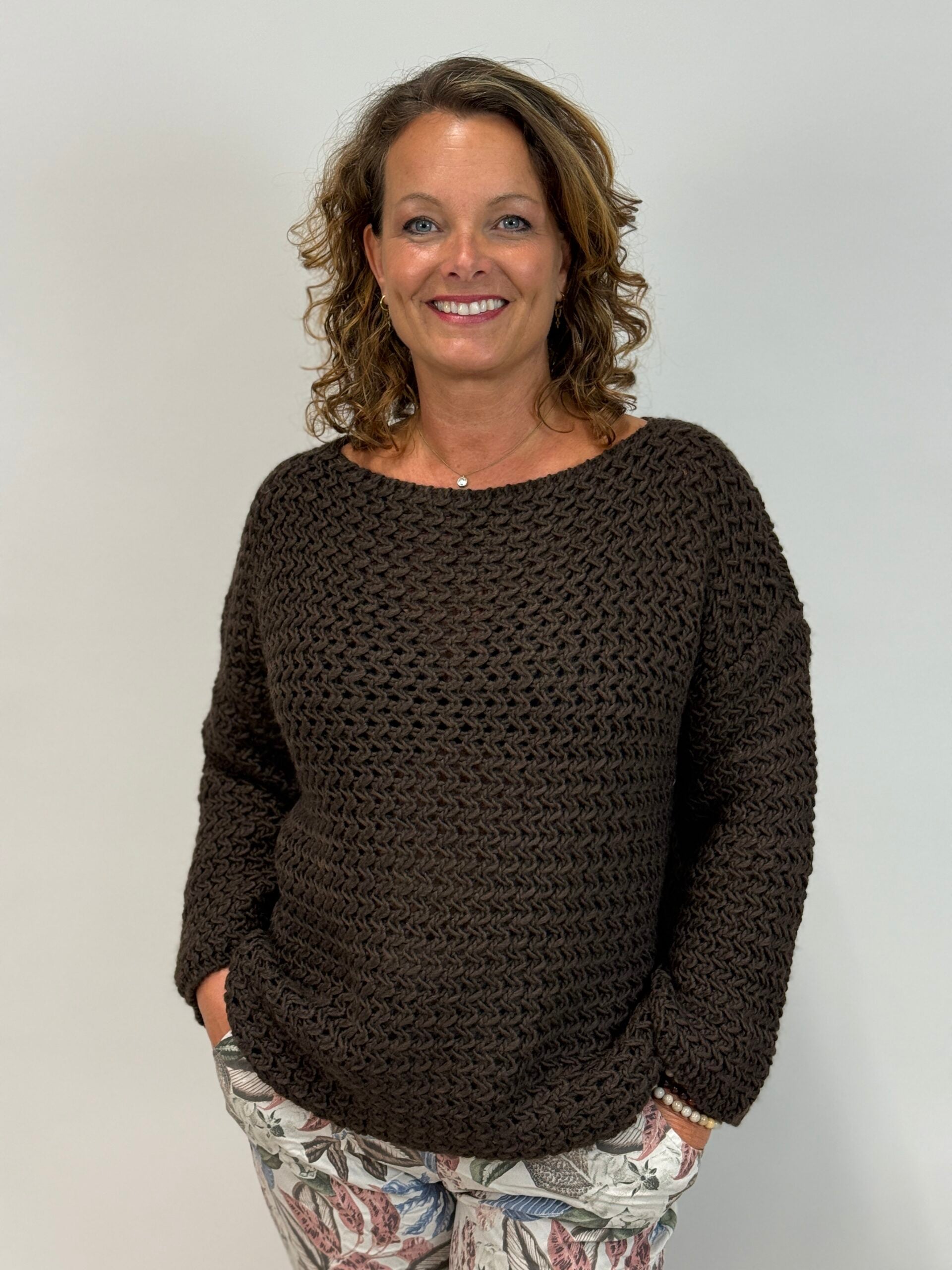 Neulepusero Inka tummanruskea-Neuleet/Neuletakit-Mix By Heart-Lahja ja sisustus Pussukka Katariina Home Oy