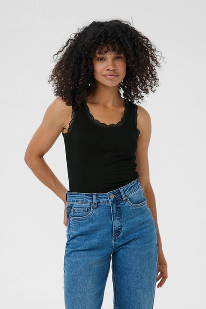 Toppi Omi eri värejä-T-Paidat-Kaffe-Lahja ja sisustus Pussukka Katariina Home Oy