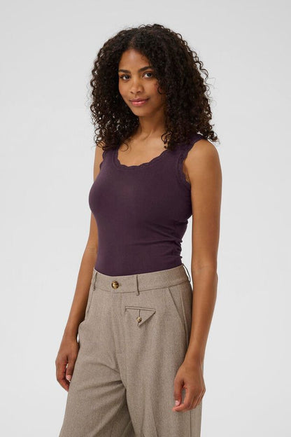 Toppi Omi eri värejä-T-Paidat-Kaffe-Lahja ja sisustus Pussukka Katariina Home Oy