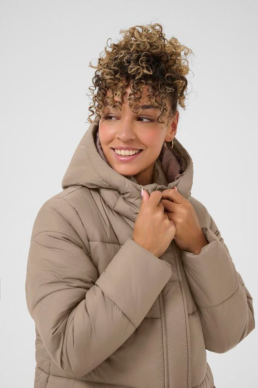 Toppatkki Gaiagro beige-Takit/Jakut-Cream Clothing-Lahja ja sisustus Pussukka Katariina Home Oy