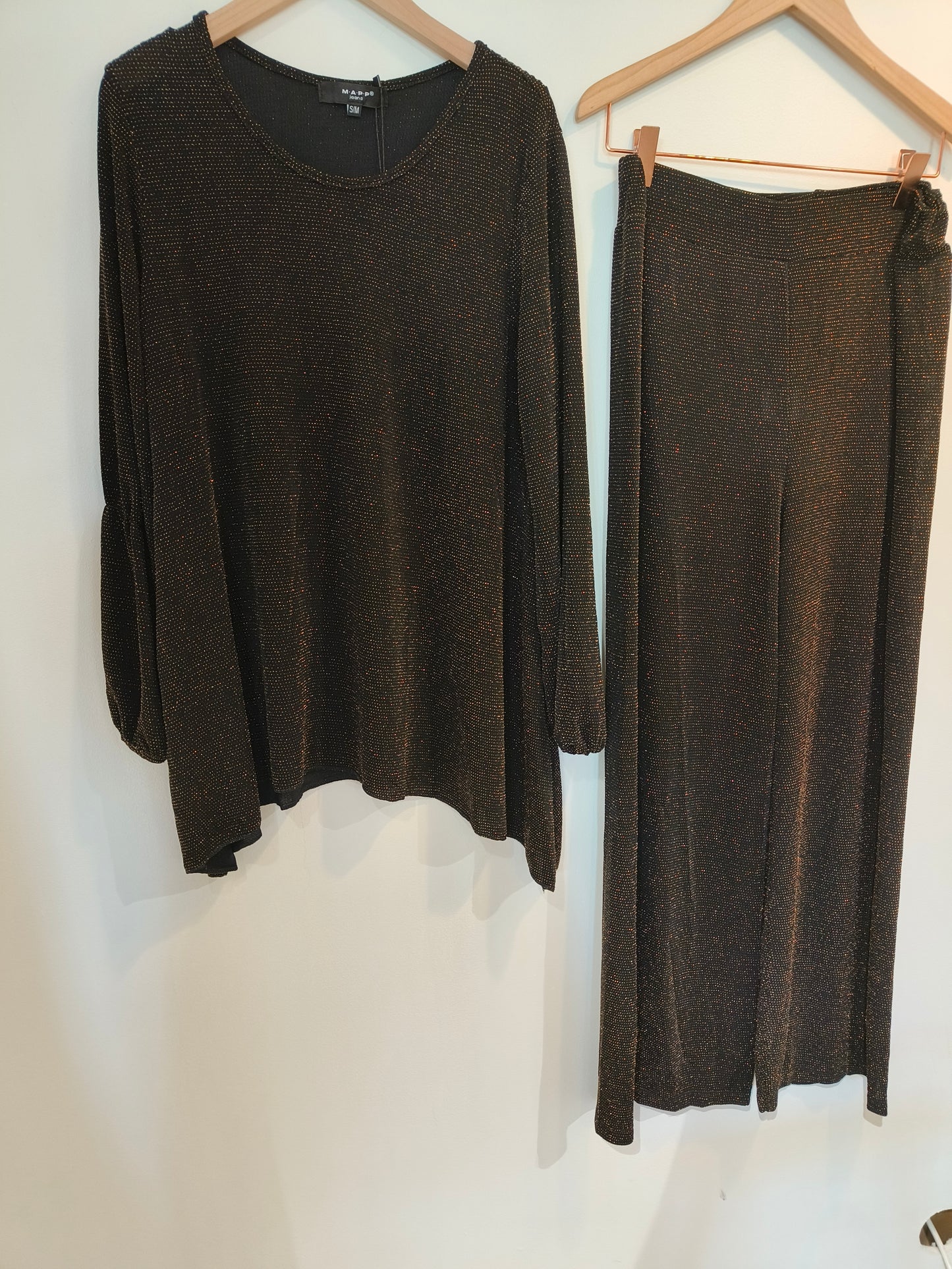 Housut+Pusero Sparkling musta/kulta-Puserot-Marc Lauge-Lahja ja sisustus Pussukka Katariina Home Oy