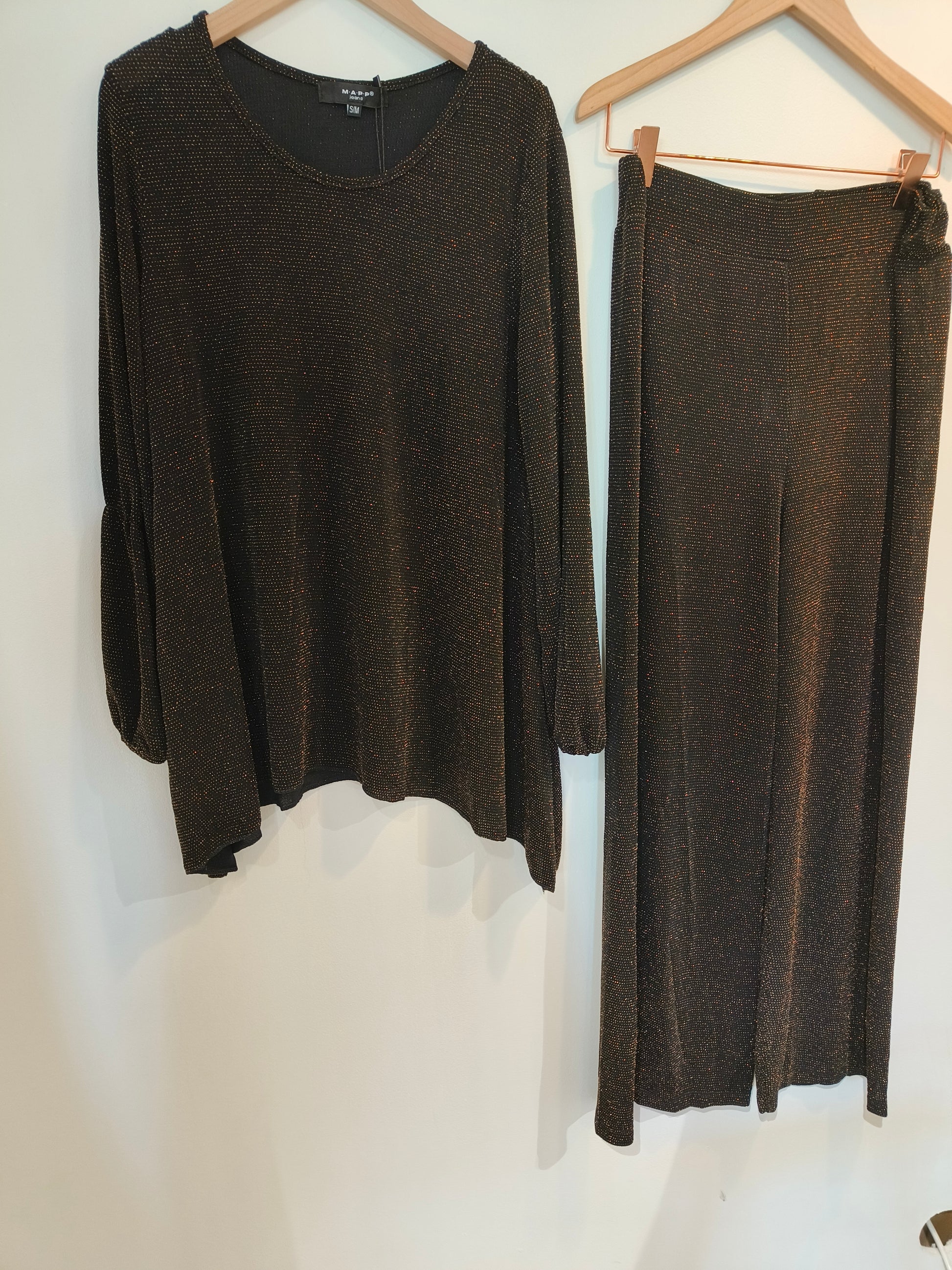 Housut+Pusero Sparkling musta/kulta-Puserot-Marc Lauge-Lahja ja sisustus Pussukka Katariina Home Oy