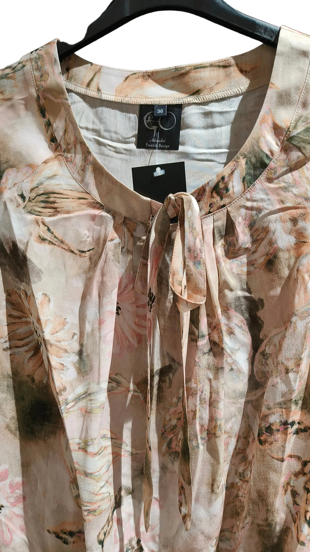 Pusero Kukka beige Niccolei-Puserot-Niccolei-Lahja ja sisustus Pussukka Katariina Home Oy