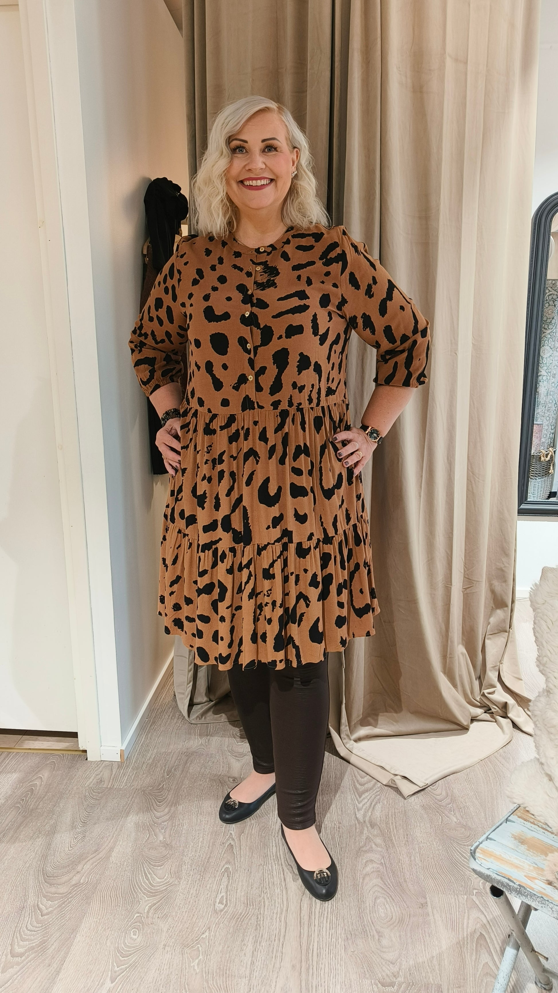 Mekko Drea ruskea-Mekot/Hameet-Culture-Lahja ja sisustus Pussukka Katariina Home Oy