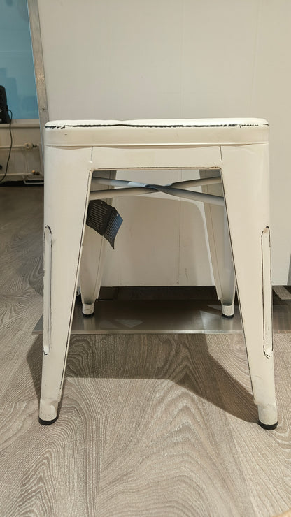 Metallijakkara valkoinen/musta-Huonekalut-4Living-Lahja ja sisustus Pussukka Katariina Home Oy