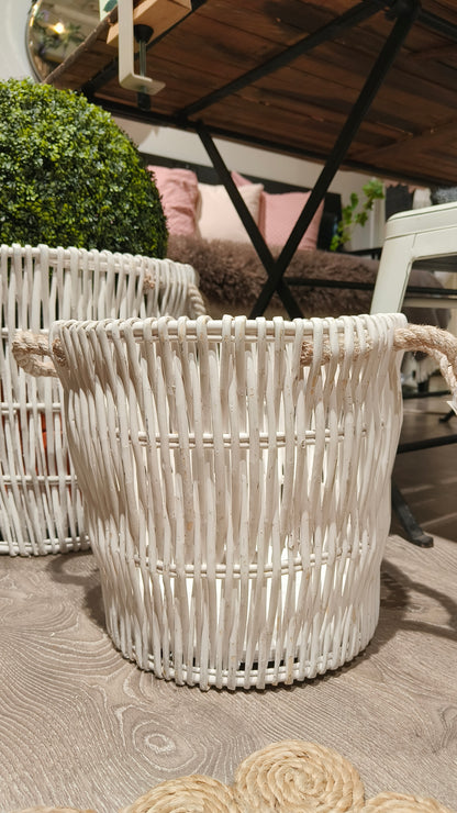 Rottinkikori pyöreä valkoinen eri kokoja-Korit-Katariinahome.fi - tyyliä elämääsi-Lahja ja sisustus Pussukka Katariina Home Oy