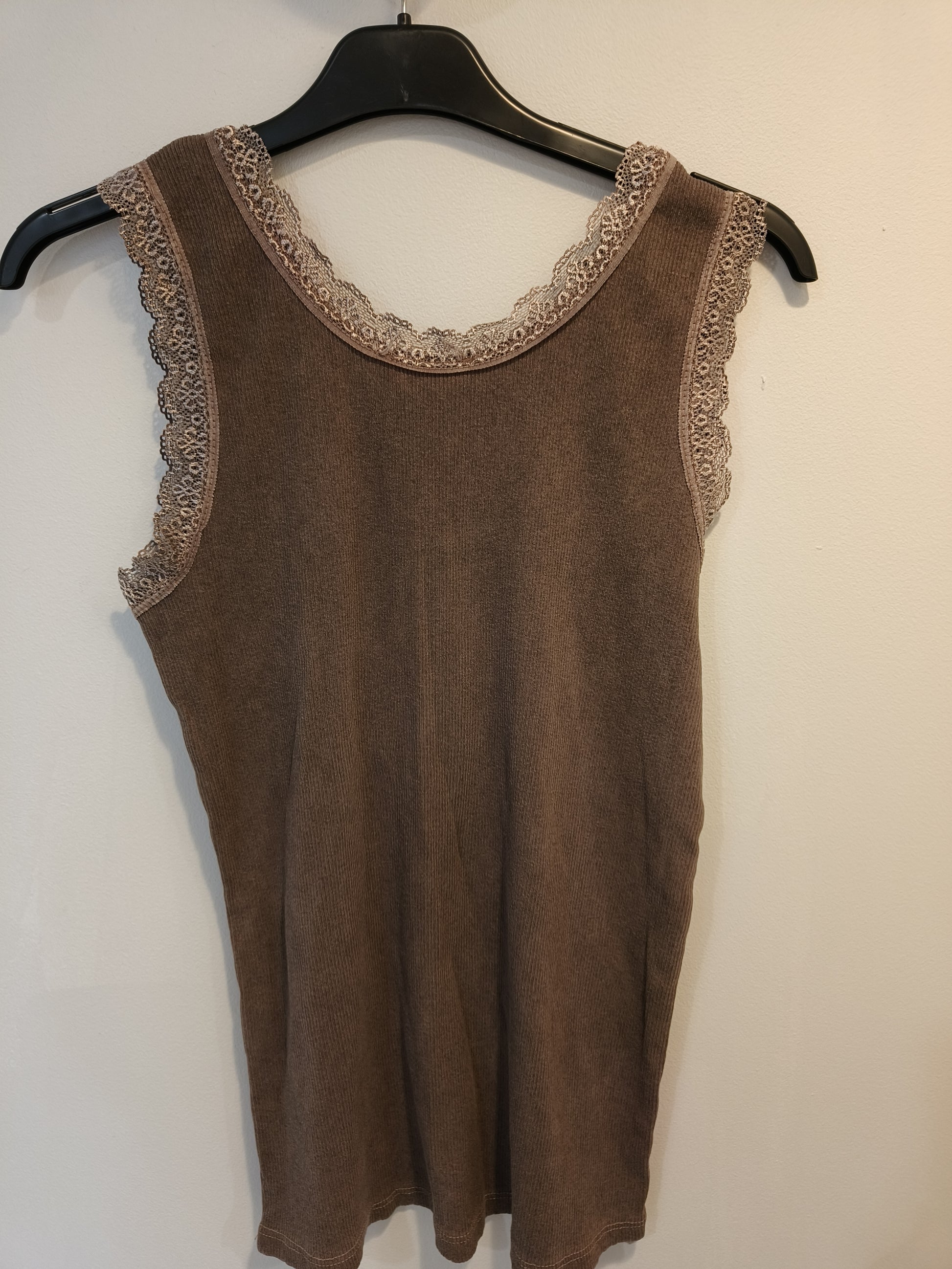 Ribbitoppi Lace suklaa-T-Paidat-Marc Lauge-Lahja ja sisustus Pussukka Katariina Home Oy