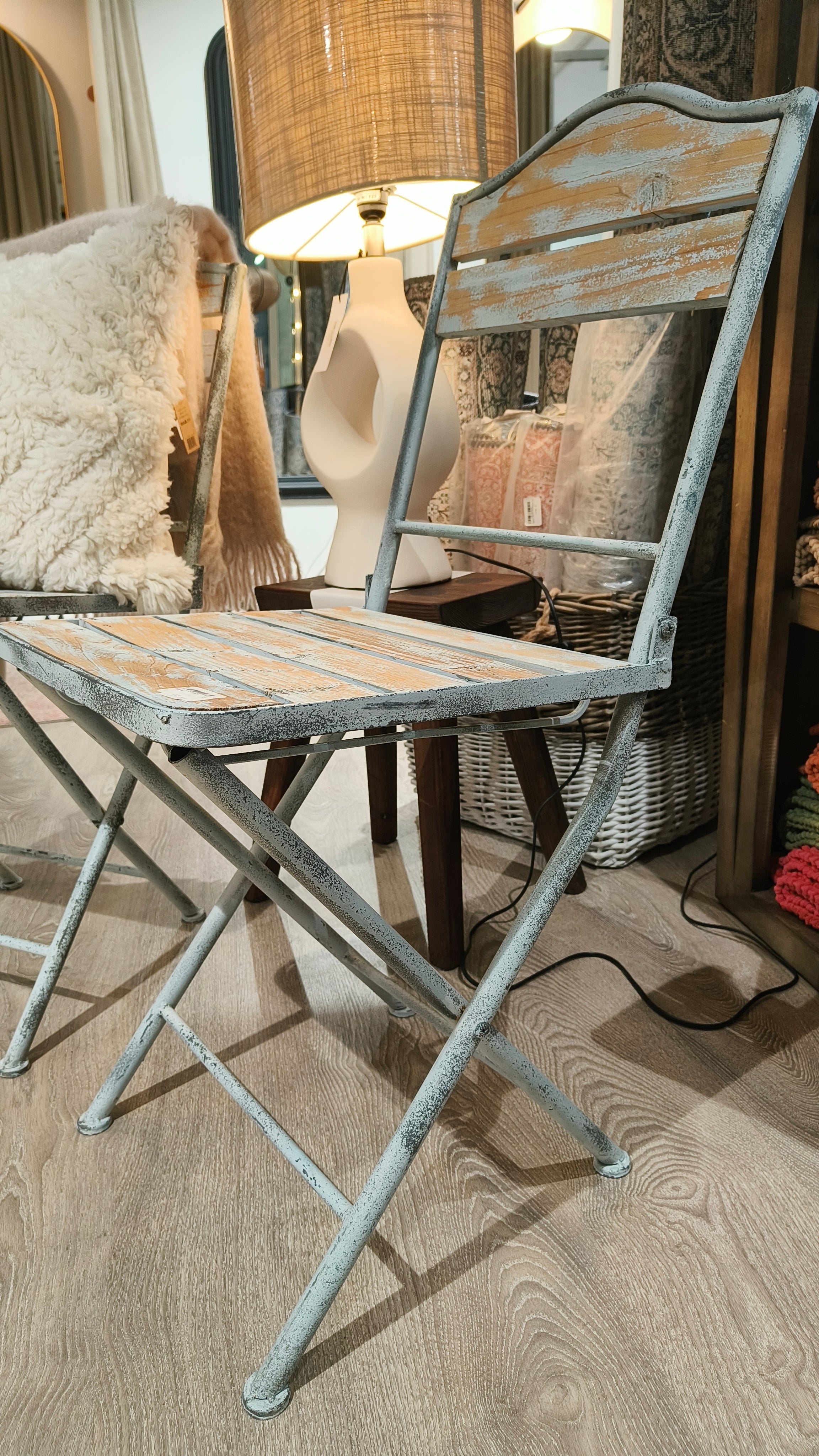 Tuoli antiikin vihreä-Huonekalut-Katariinahome.fi - tyyliä elämääsi-Lahja ja sisustus Pussukka Katariina Home Oy