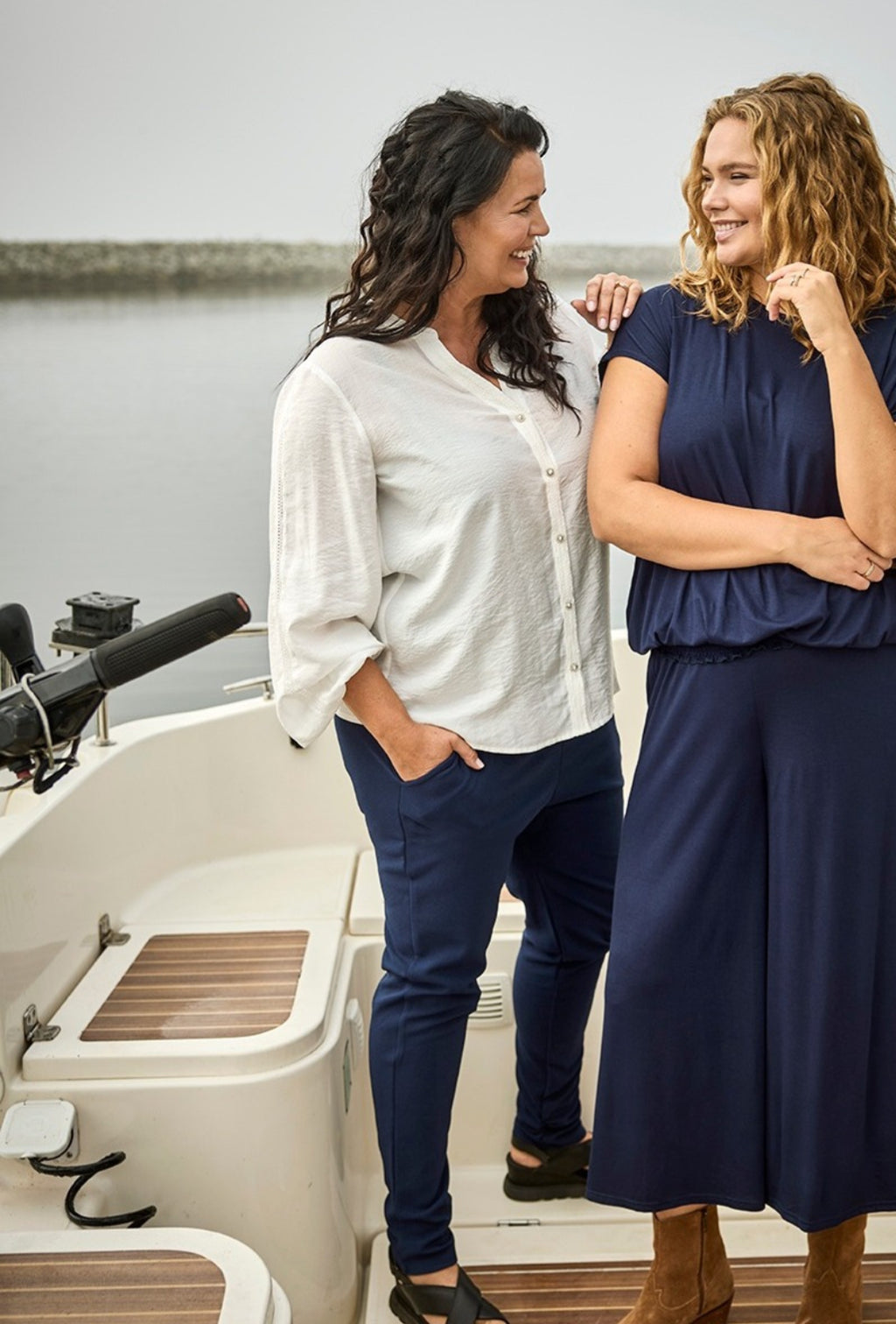 Housut Scha navy-Housut-Zoey-Lahja ja sisustus Pussukka Katariina Home Oy