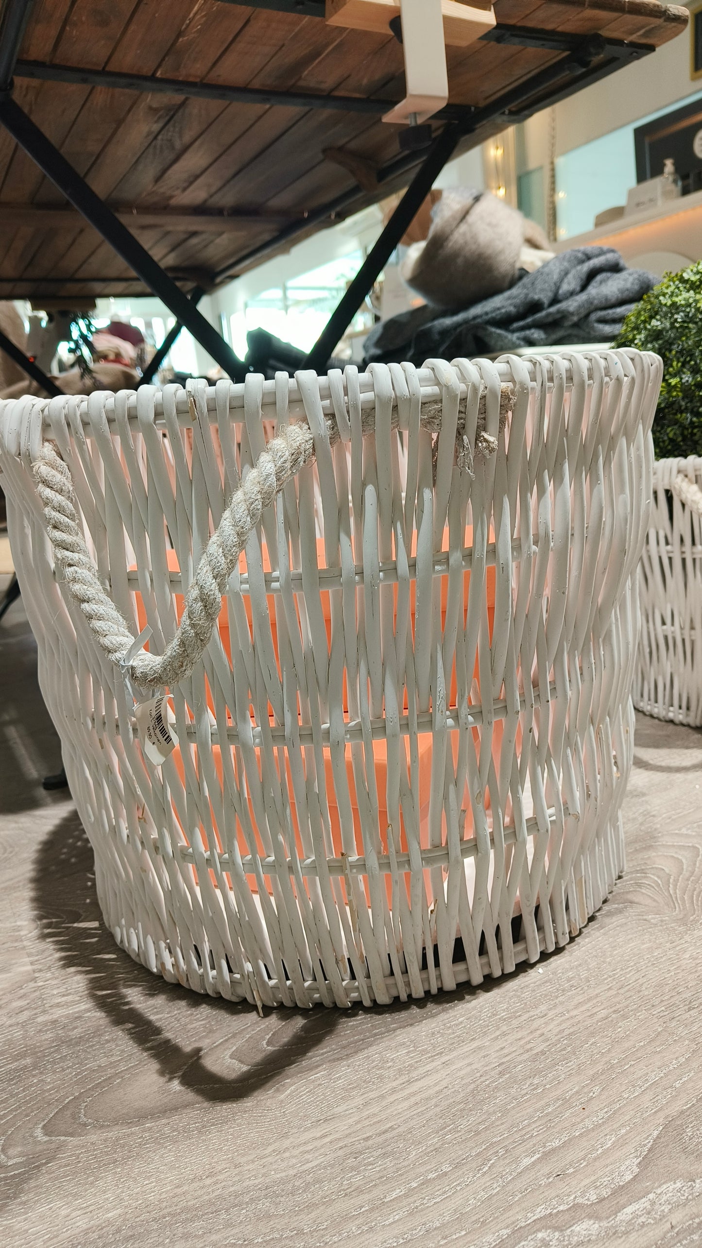 Rottinkikori pyöreä valkoinen eri kokoja-Korit-Katariinahome.fi - tyyliä elämääsi-Lahja ja sisustus Pussukka Katariina Home Oy