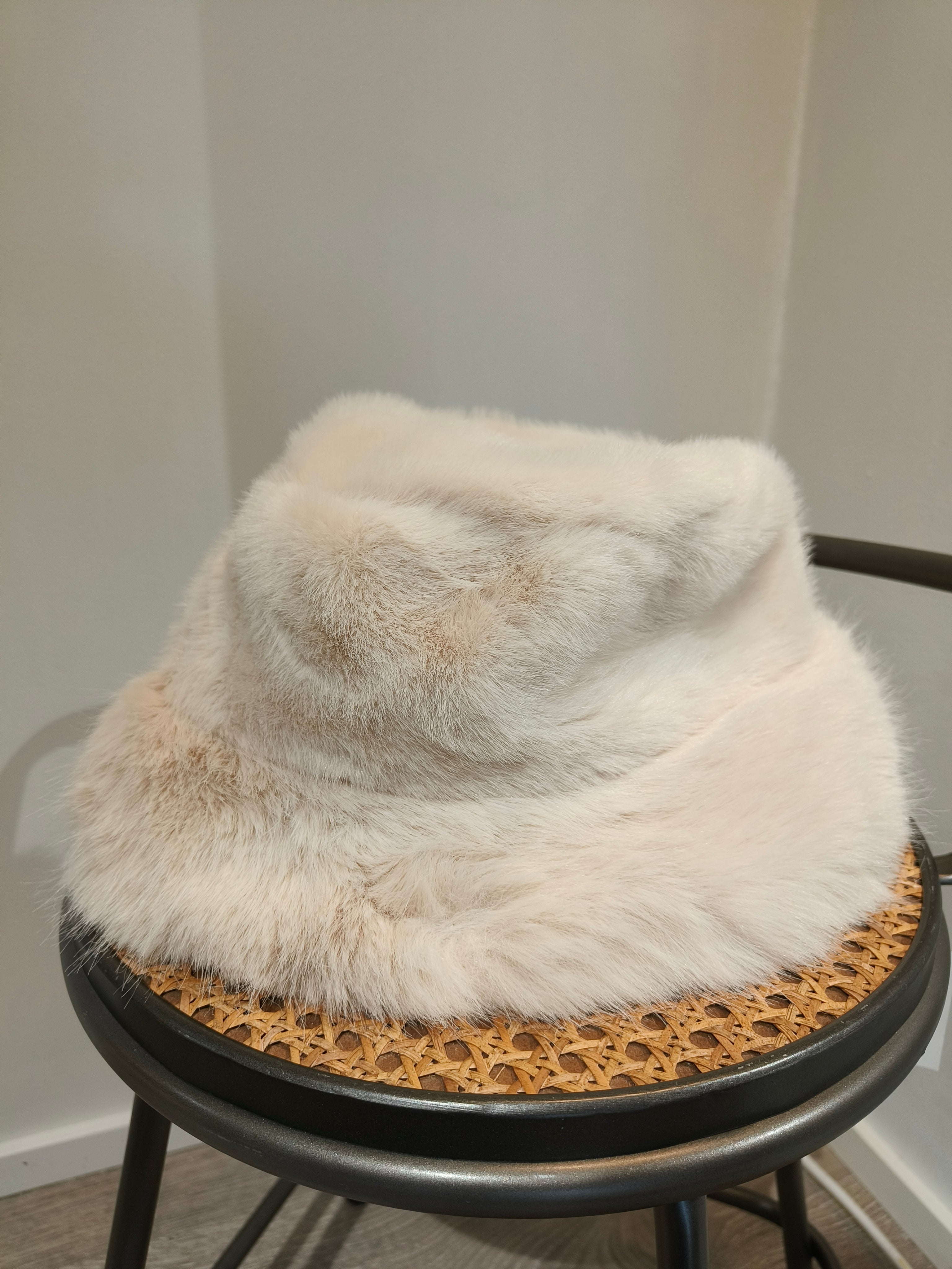 Tekoturkishattu luonnonvalkoinen-Pipot/huivit/sukat-Marc Lauge-Lahja ja sisustus Pussukka Katariina Home Oy