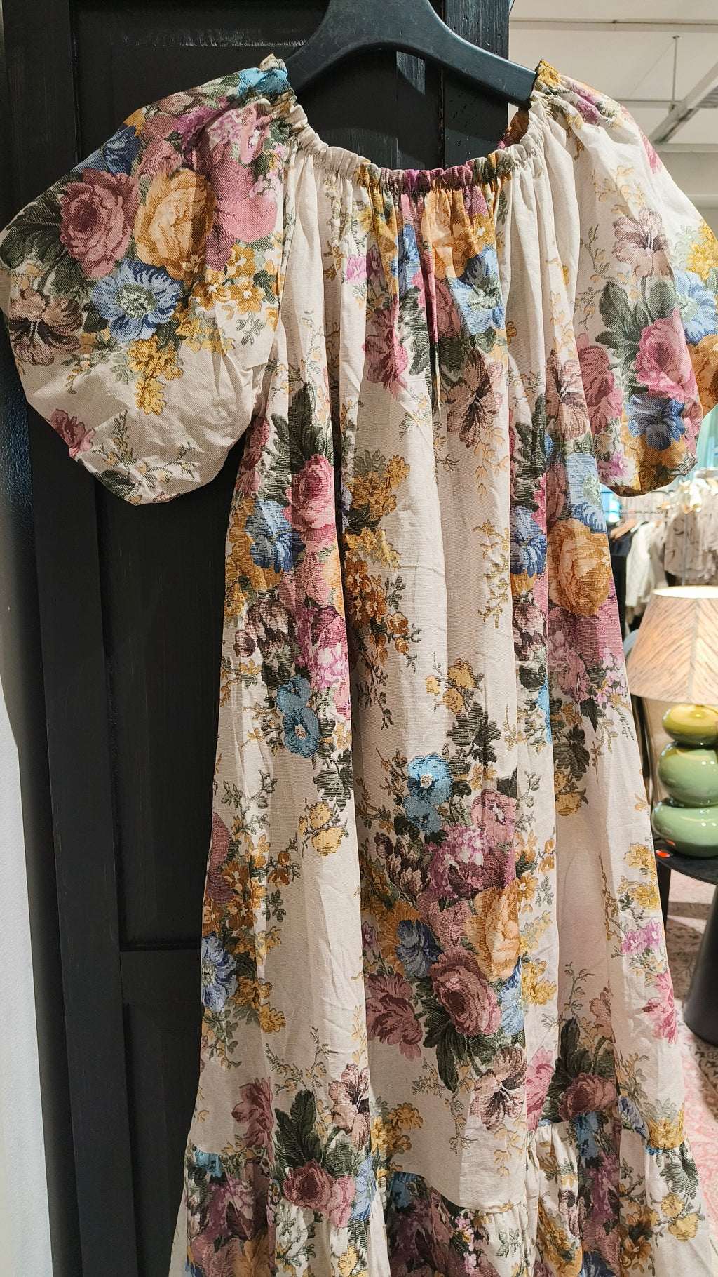 Kukkamekko Carmen beige Peura Collection-Mekot/Hameet-Peura Collection-Lahja ja sisustus Pussukka Katariina Home Oy