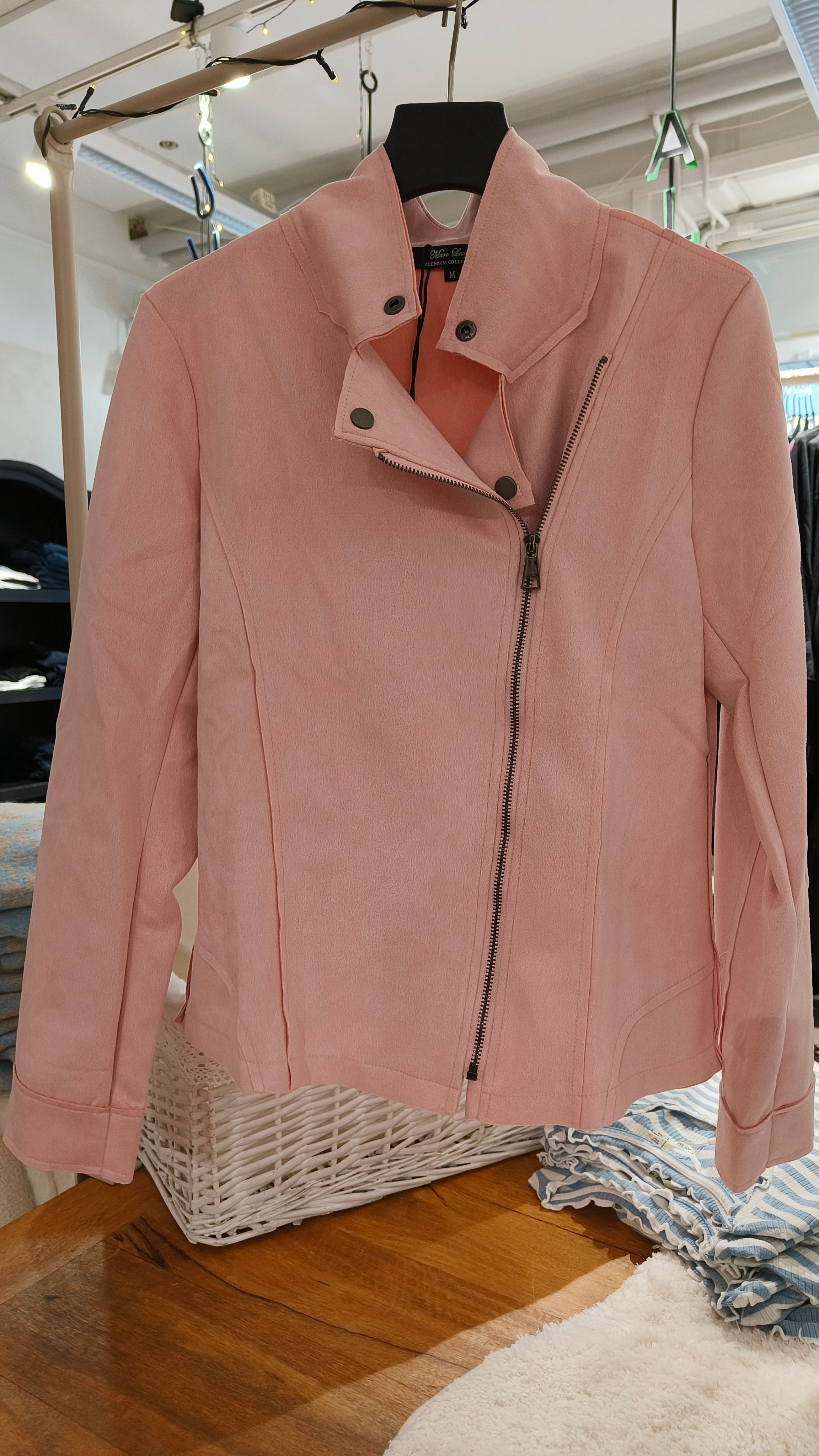 Biker jakku tekomokka vaaleanpunainen-Takit/Jakut-Marc Lauge-Lahja ja sisustus Pussukka Katariina Home Oy