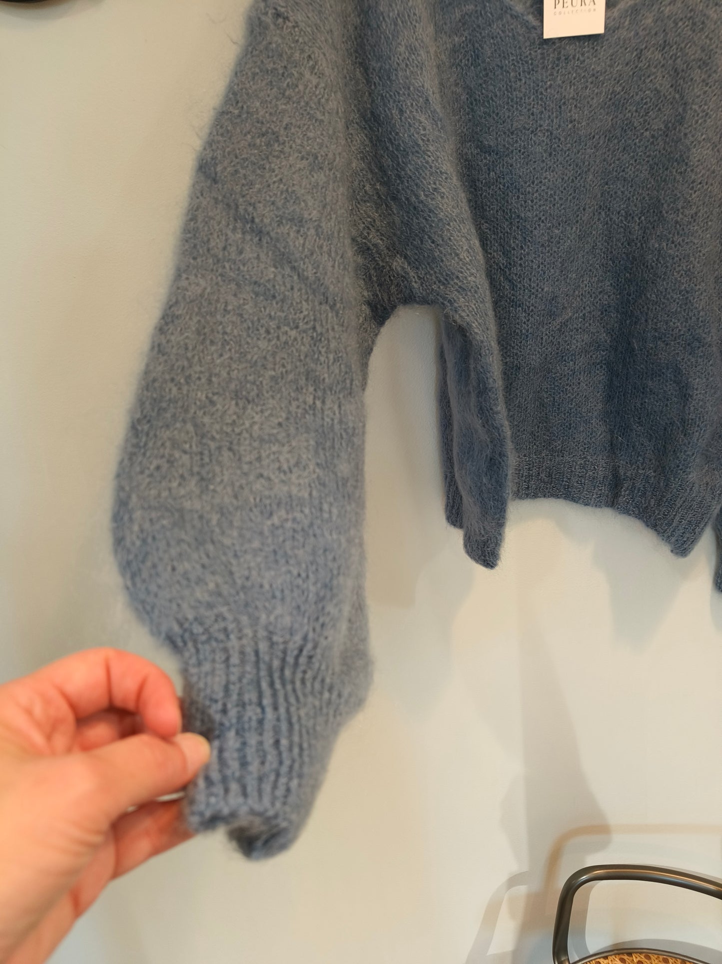 Mohairneule V-pääntie eri värejä-Neuleet/Neuletakit-Peura Collection-Lahja ja sisustus Pussukka Katariina Home Oy