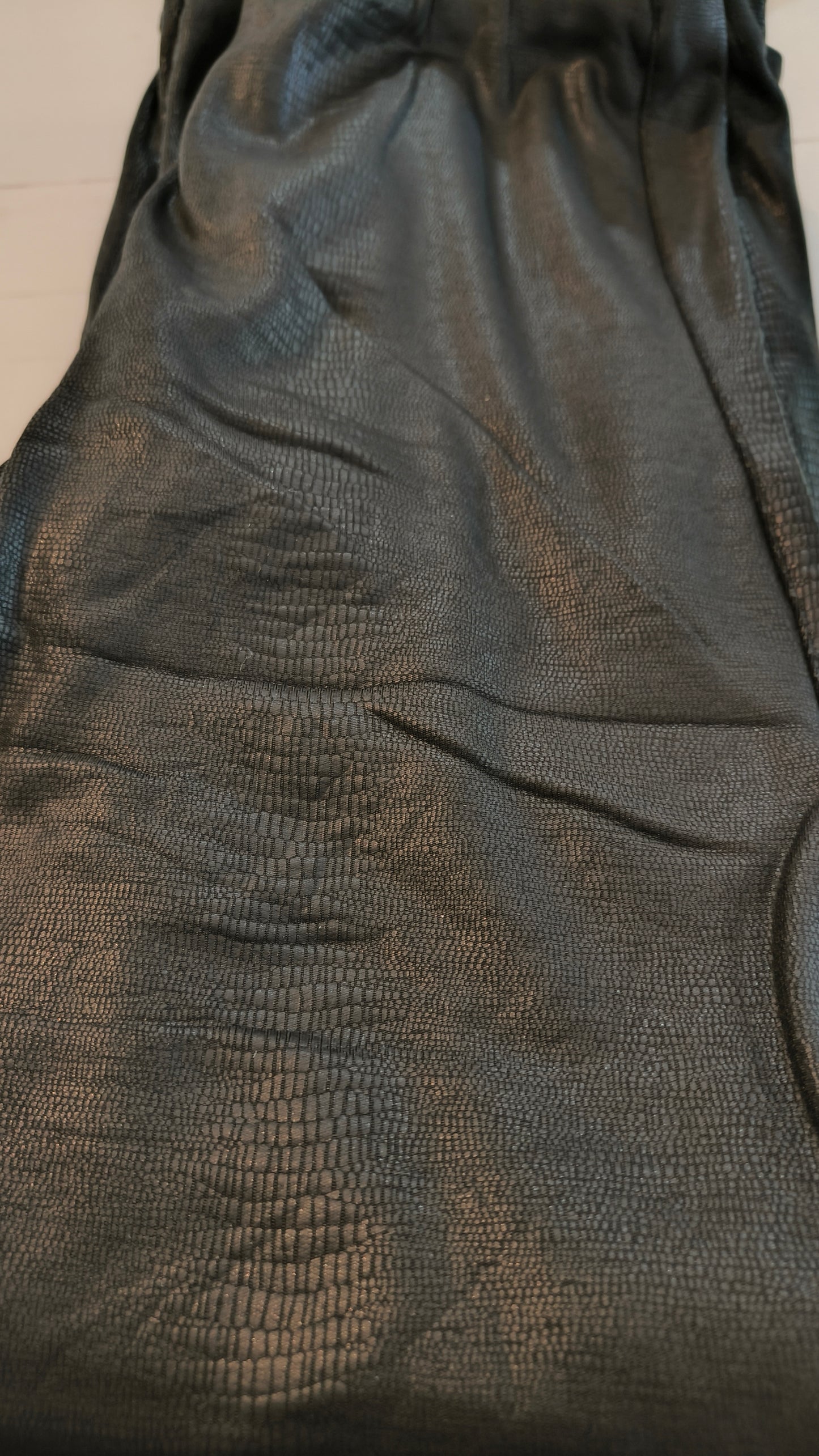 Tekonahka Leggins Helena musta-Shortsit/Trikoot-Isay-Lahja ja sisustus Pussukka Katariina Home Oy