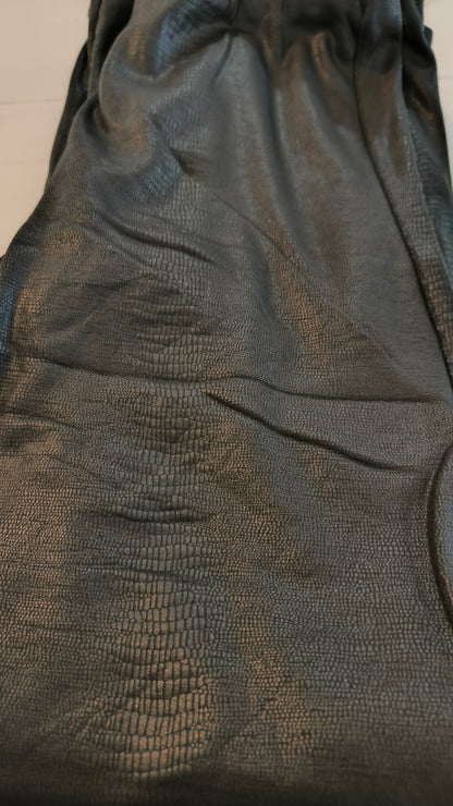 Tekonahka Leggins Helena musta-Shortsit/Trikoot-Isay-Lahja ja sisustus Pussukka Katariina Home Oy