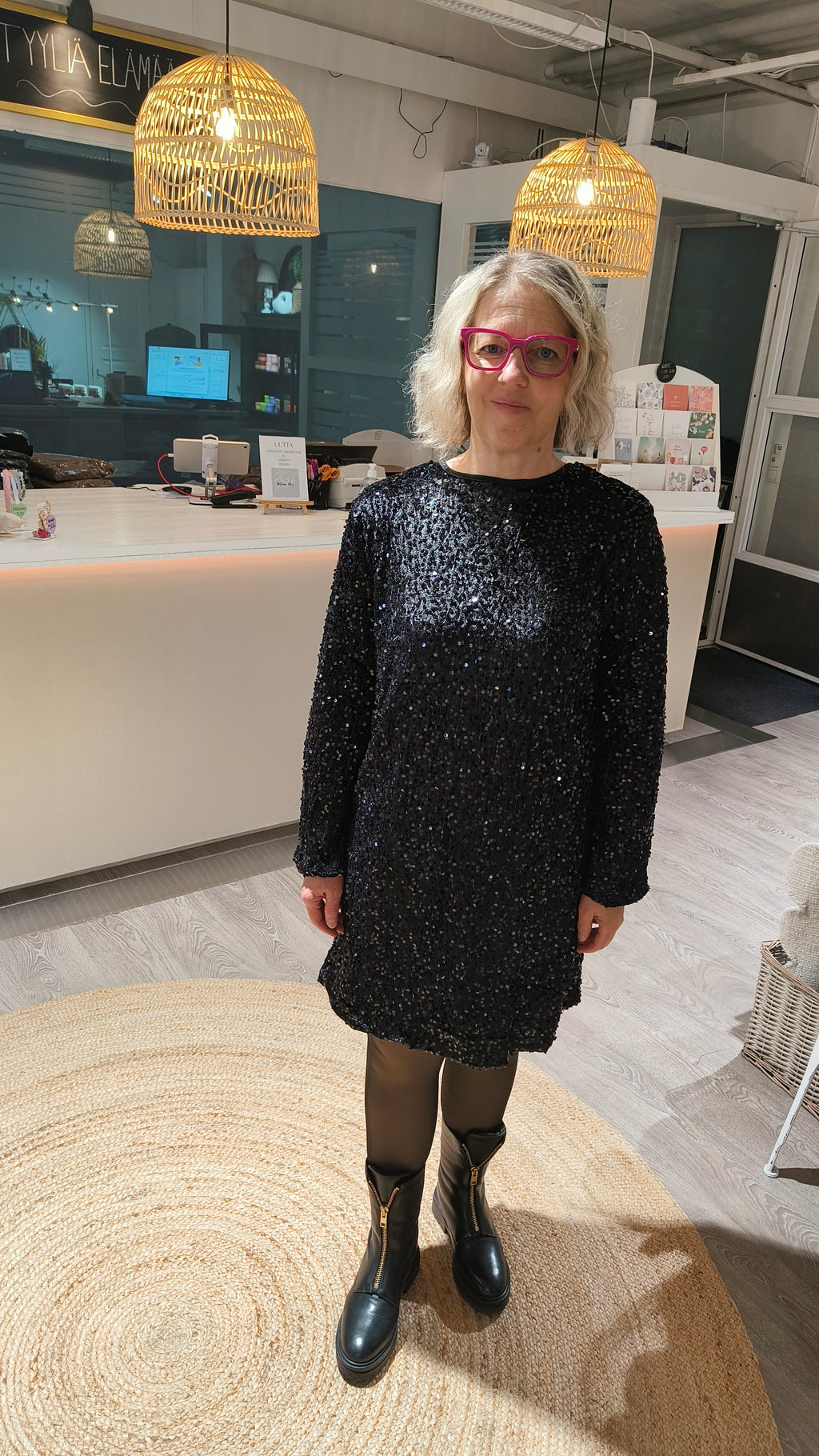 Mekko samettipaljetti Bow musta-Mekot/Hameet-Marc Lauge-Lahja ja sisustus Pussukka Katariina Home Oy