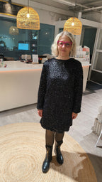 Mekko samettipaljetti Bow musta-Mekot/Hameet-Marc Lauge-Lahja ja sisustus Pussukka Katariina Home Oy