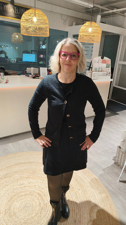 Jakku Mille musta-Takit/Jakut-Marc Lauge-Lahja ja sisustus Pussukka Katariina Home Oy