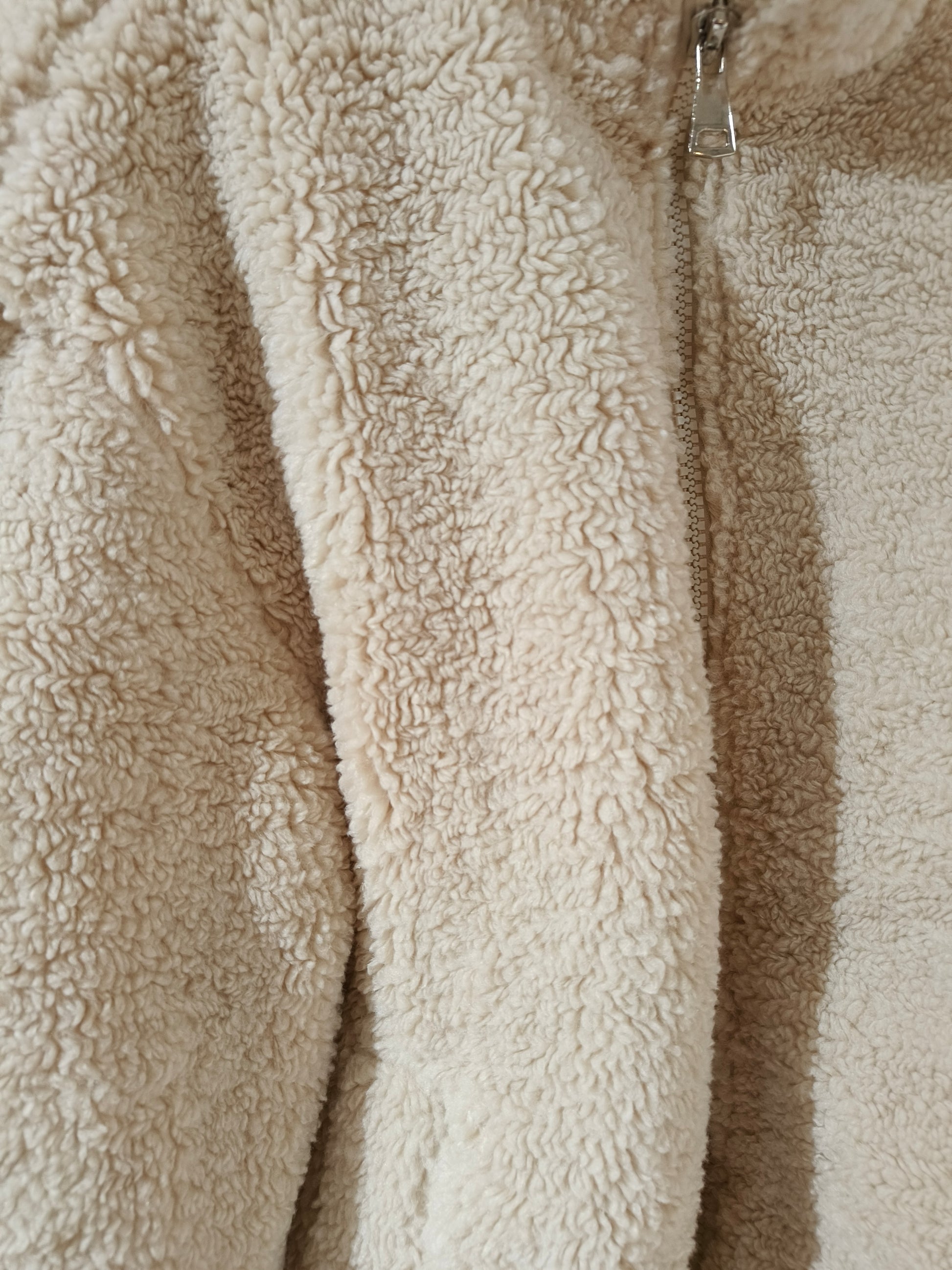 Teddytakki luonnonvalkoinen-Takit/Jakut-Peura Collection-Lahja ja sisustus Pussukka Katariina Home Oy