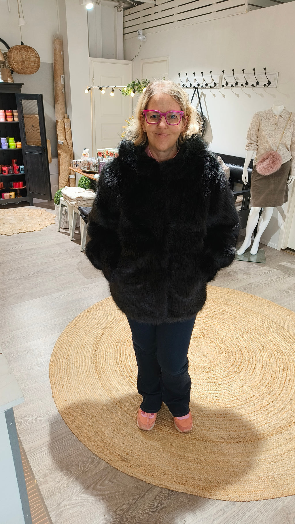 Tekoturkki Minky musta-Takit/Jakut-Marc Lauge-Lahja ja sisustus Pussukka Katariina Home Oy